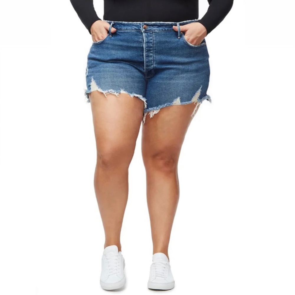 Good American The Bombshell high-waisted cut-off denim shorts. 💙